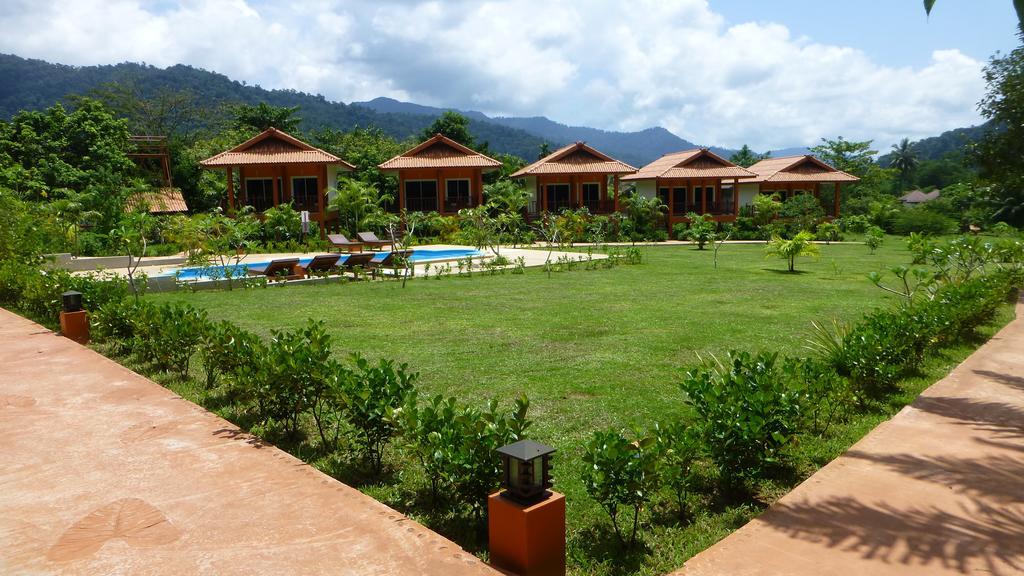 Khao Sok Jasmine Garden Resort - Sha Certified Khao Sok National Park Екстер'єр фото